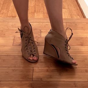 Pour La Victoire Heels, Made in Brazil